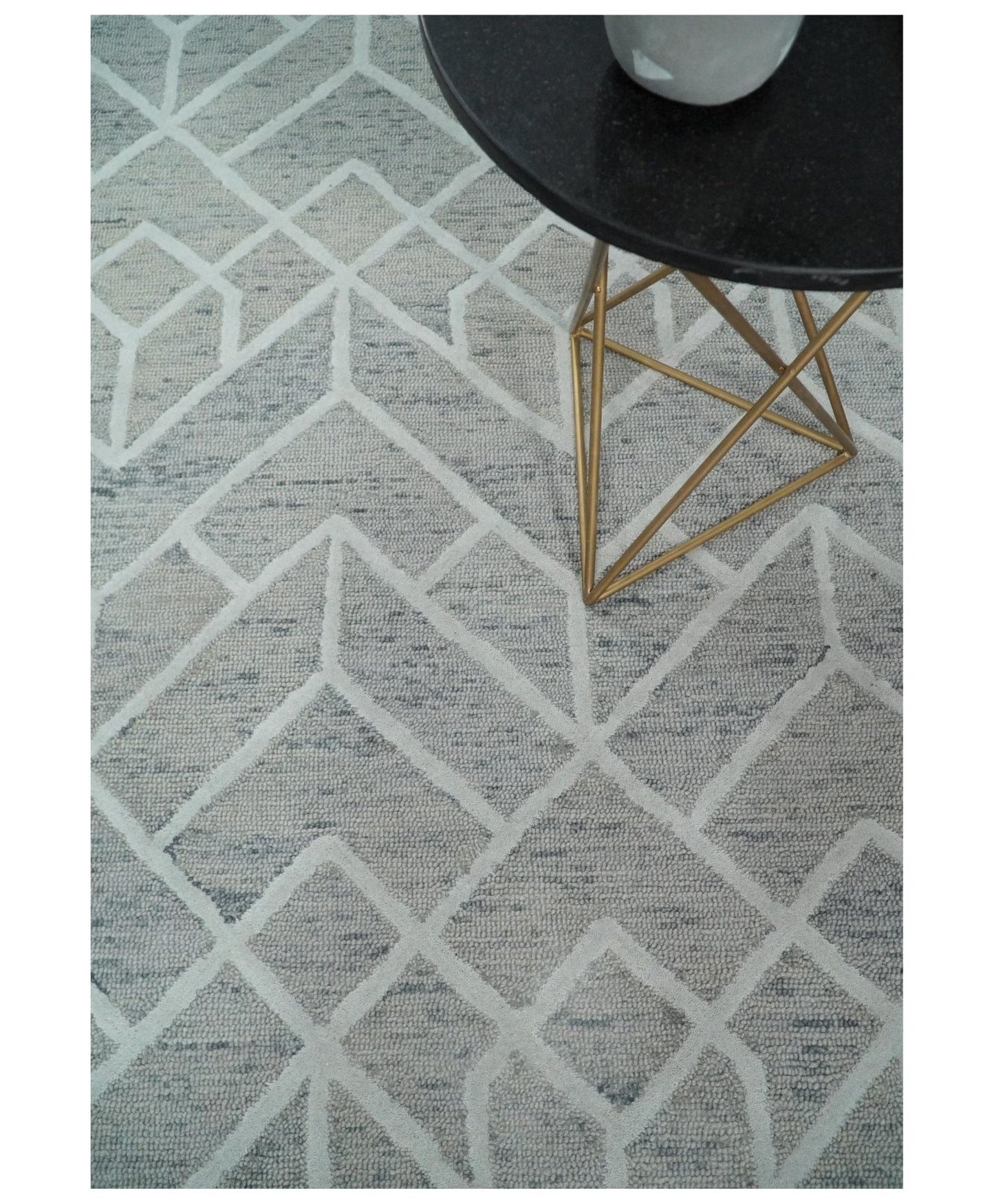 Handmade Area rug made with fine Wool Area Rug