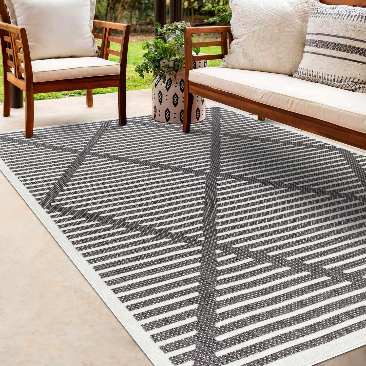 Anah Black Outdoor Rug