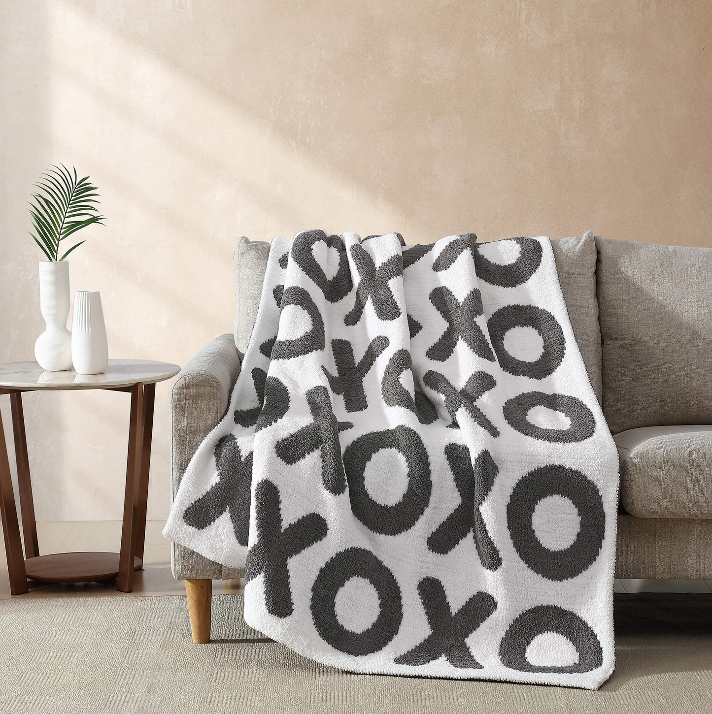 XOXO Throw