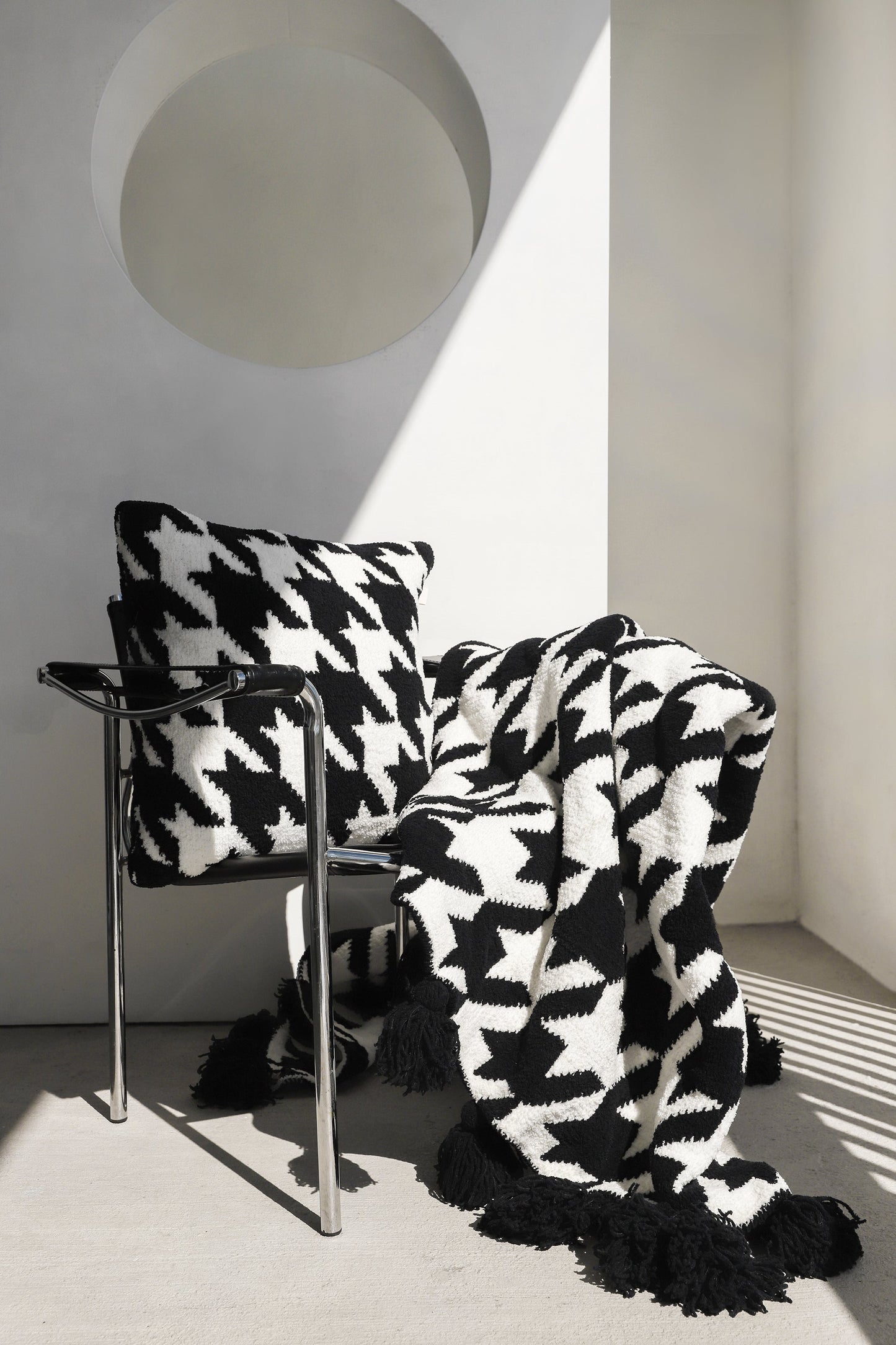 Houndstooth Pom Pom Throw