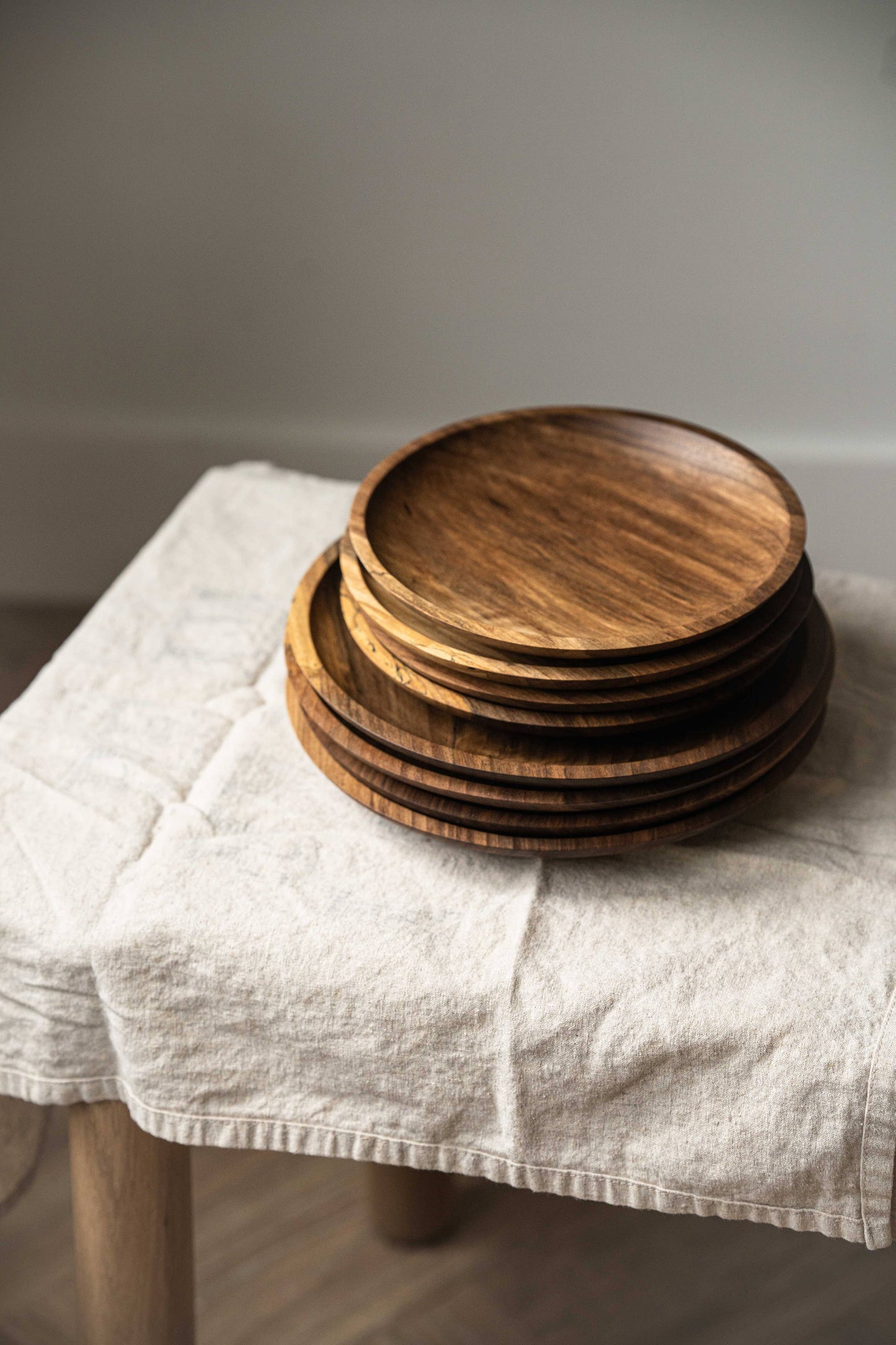 Ethical Trade Co Tabletop Hand-Carved Ukrainian Walnut Wood Dinner Plates