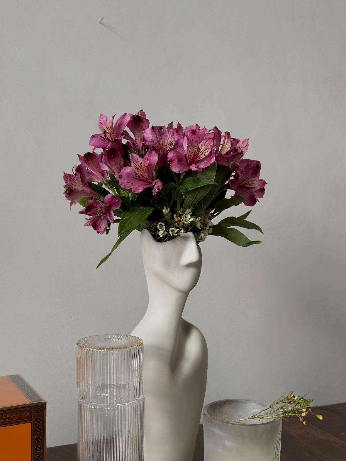 The Face Vase